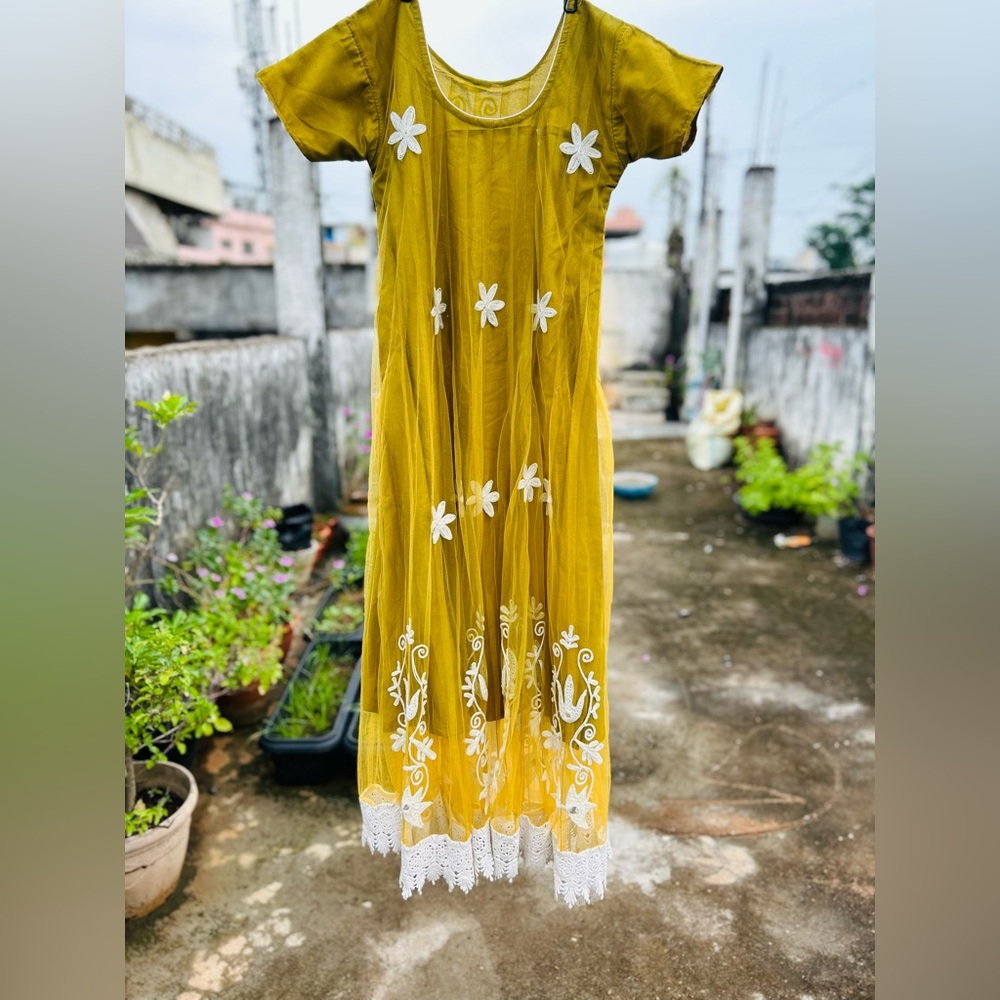 Pretty green anarkhali dress with white flowers and lace on the bottom. - Size M - Picture 1 of 8
